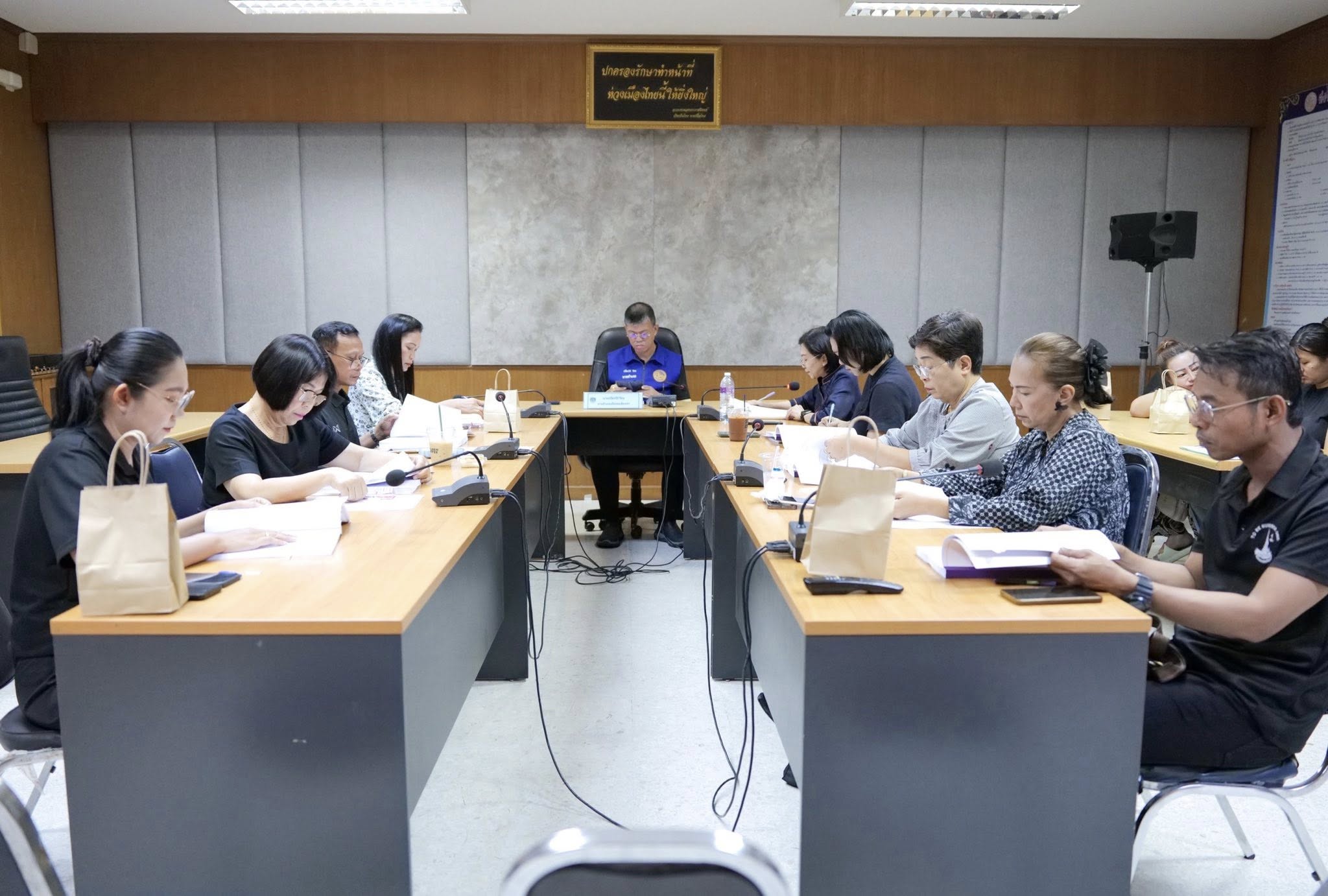 สพอ.เมืองฉะเชิงเทรา จัดประชุมคณะอนุกรรมการกลั่นกรองและติดตามการดำเนินงานกองทุนพัฒนาบทบาทสตรีอำเภอ ครั้งที่ 4/2569