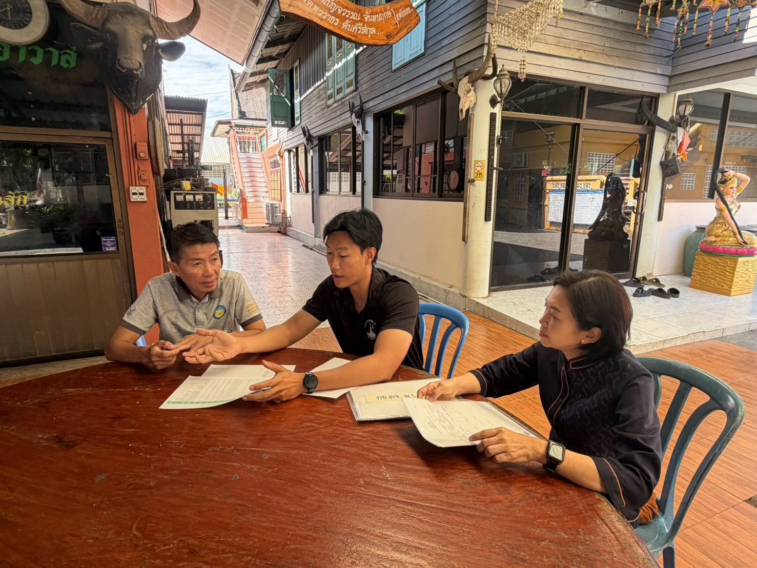 พช.เมืองฉะเชิงเทรา ลงพื้นที่ติดตามการดำเนินงานเงินโครงการแก้ไขปัญหาความยากจน (กข.คจ.) บ้านคลองนครเนื่องเขต