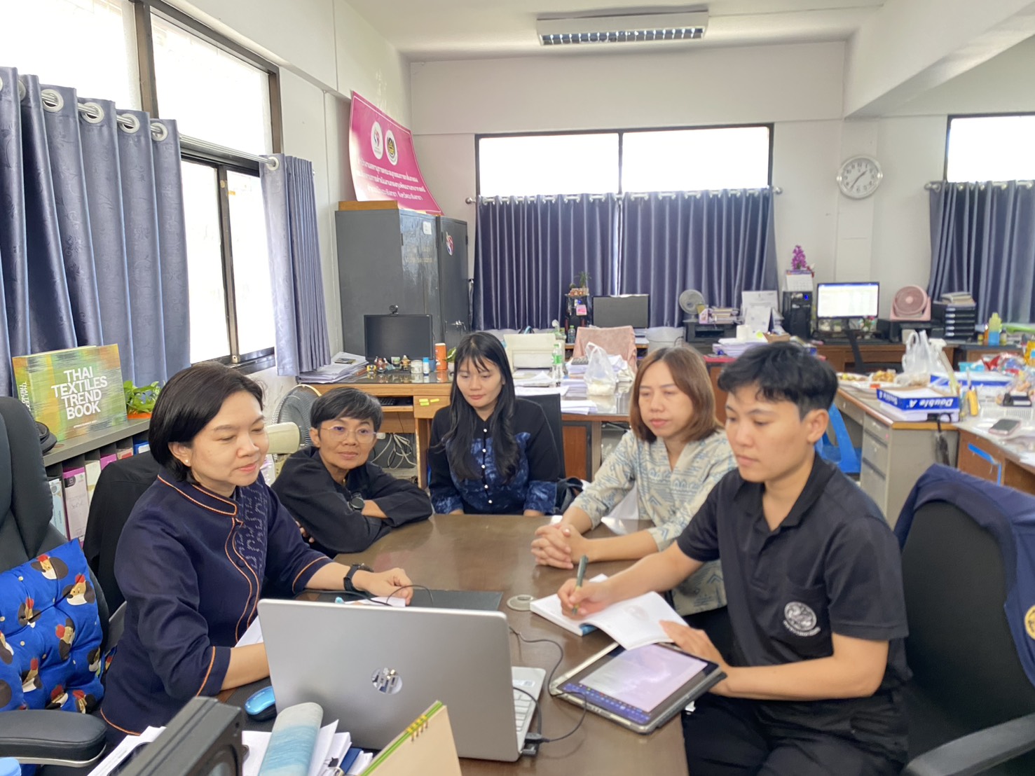  พช.เมืองฉะเชิงเทรา ร่วมประชุมสร้างความรู้ความเข้าใจแนวทางการสร้างผู้นำการเปลี่ยนแปลง ขับเคลื่อนตำบลเข้มแข็งตามหลักปรัชญาของเศรษฐกิจพอเพียง ประจำปีงบประมาณ พ.ศ. 2570